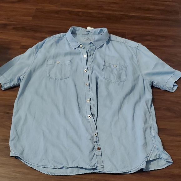 Tommy Bahama Light Blue Button Down Shirt - Picture 1 of 5